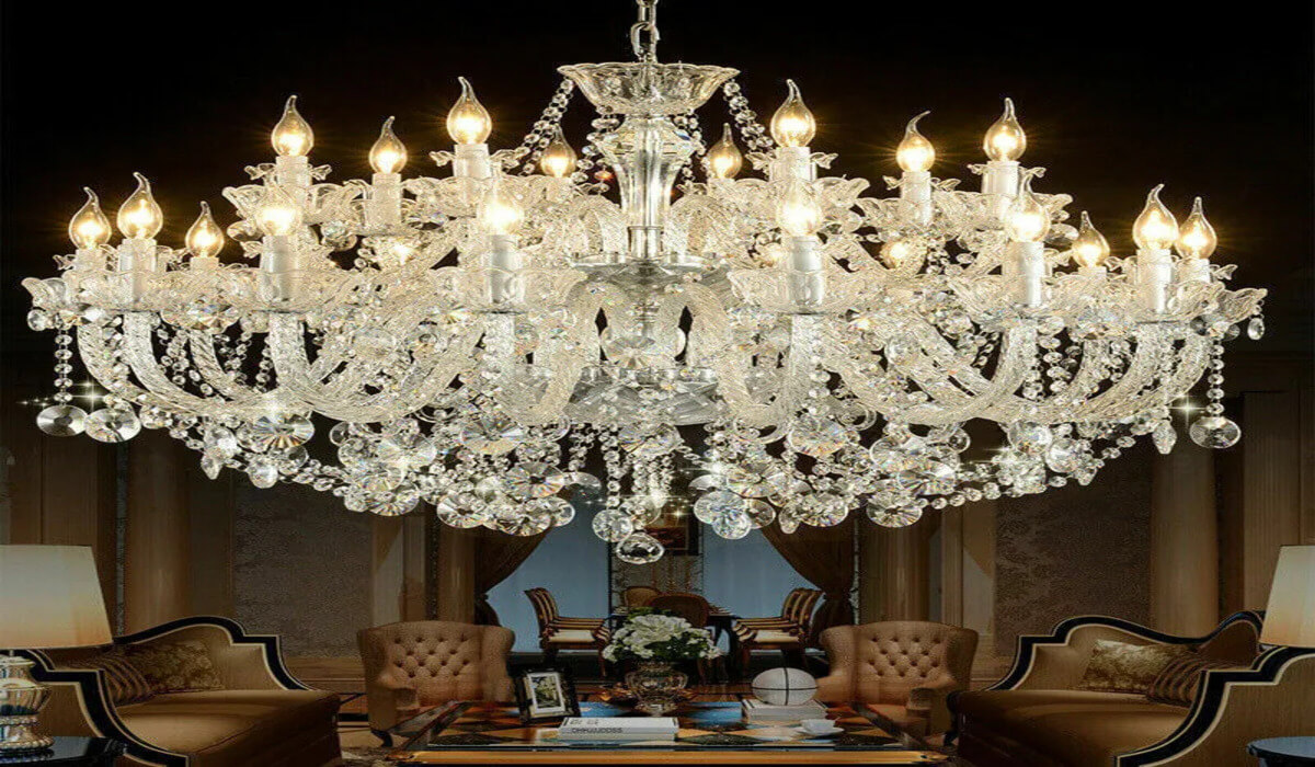 What is the difference between the pendant light and the chandelier in the usage scenario