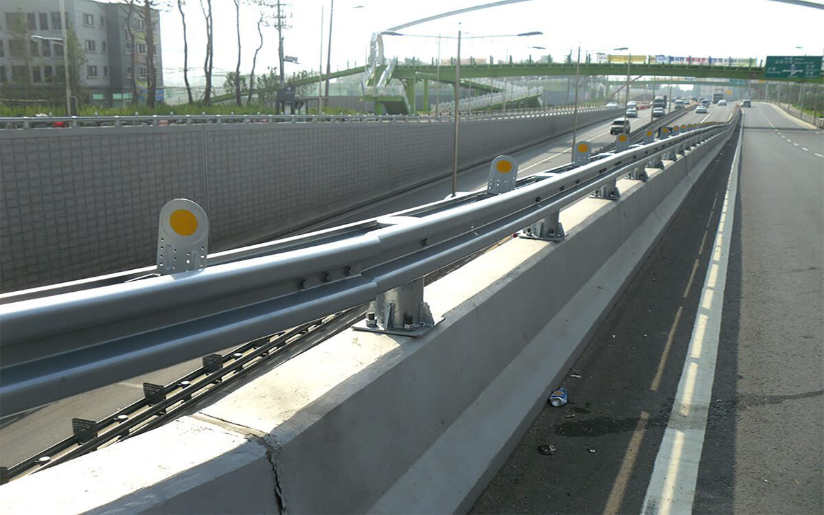 Concrete Guardrail