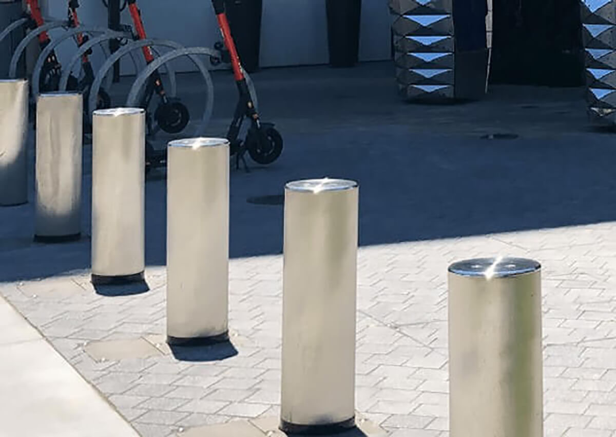 Hydraulic Bollard VS. Pneumatic Bollard: