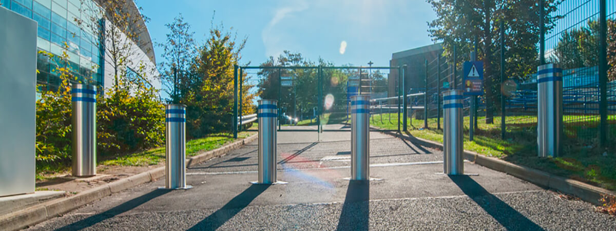 Hydraulic Bollard VS. Pneumatic Bollard