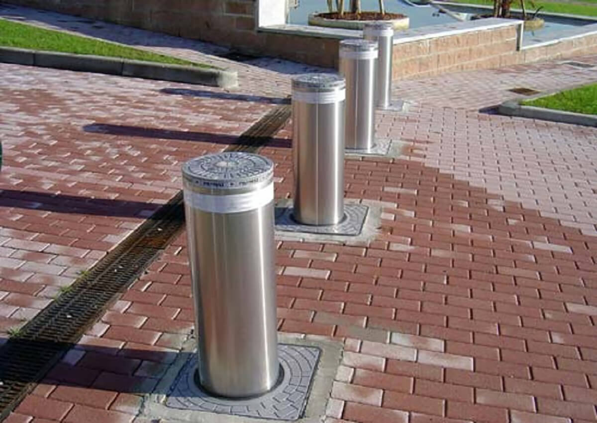 Hydraulic Bollard VS. Pneumatic Bollard