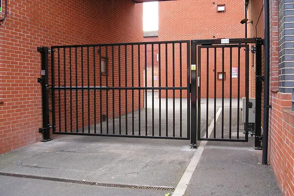 What are the Benefits of Using Industrial Mental Swing Gates