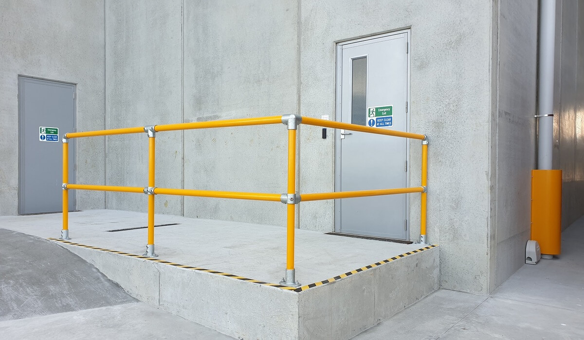 What are the types of temporary pedestrian safety barriers