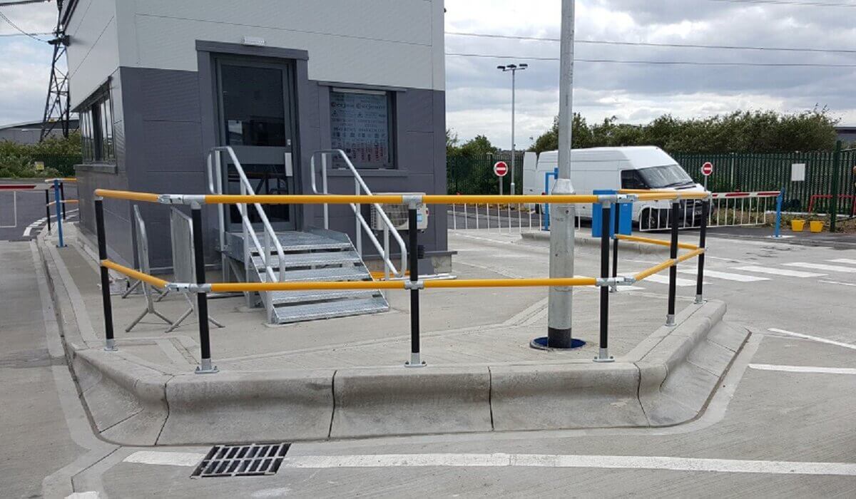 How to choose the right pedestrian safety barrier