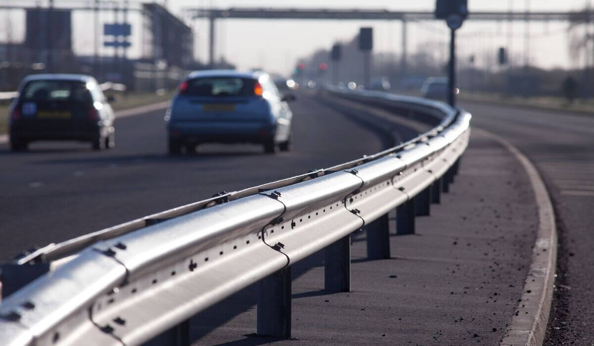 How to choose road safety barriers