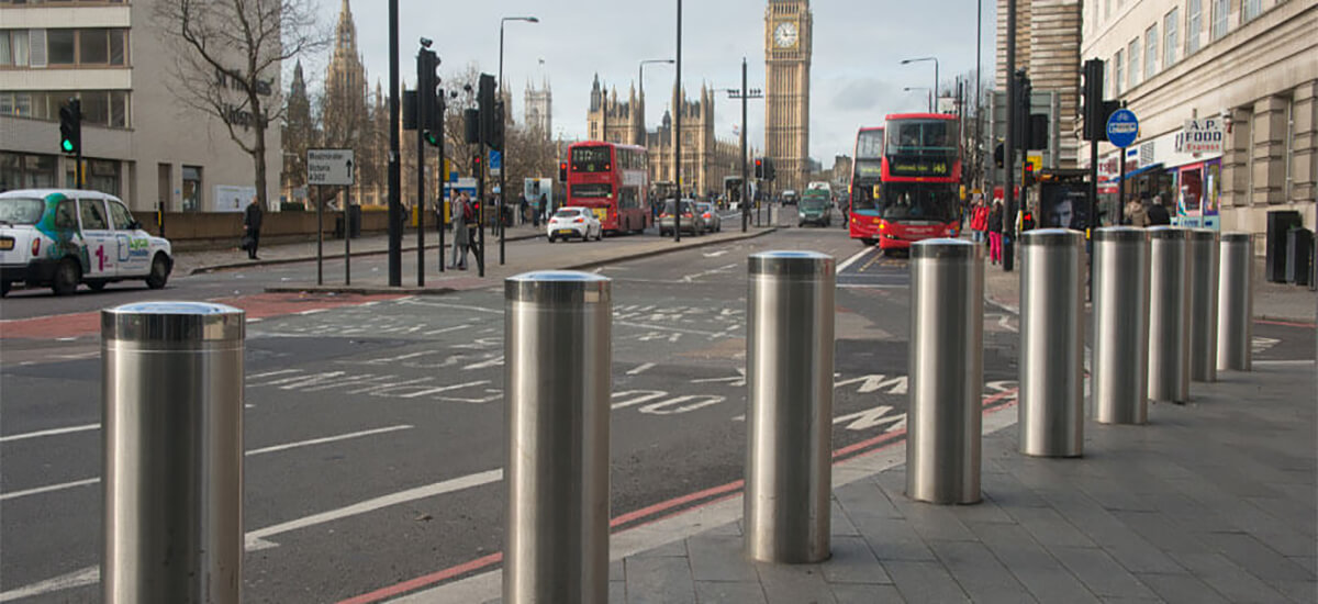 automatic hydraulic bollard