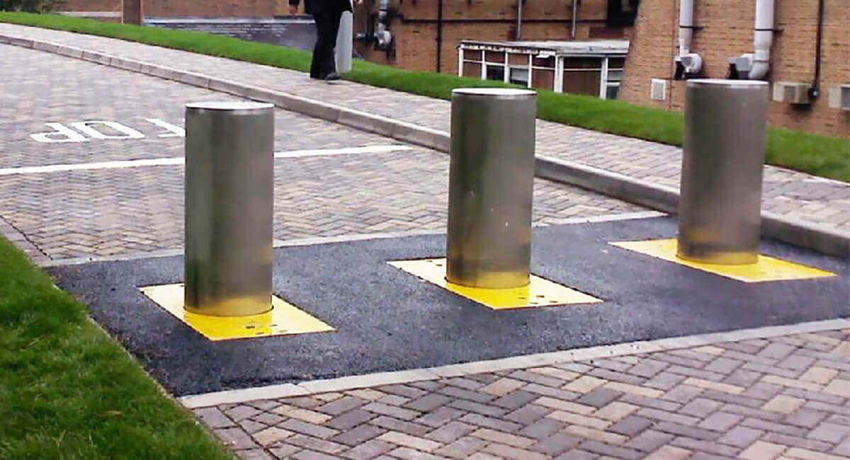 hydraulic bollard system